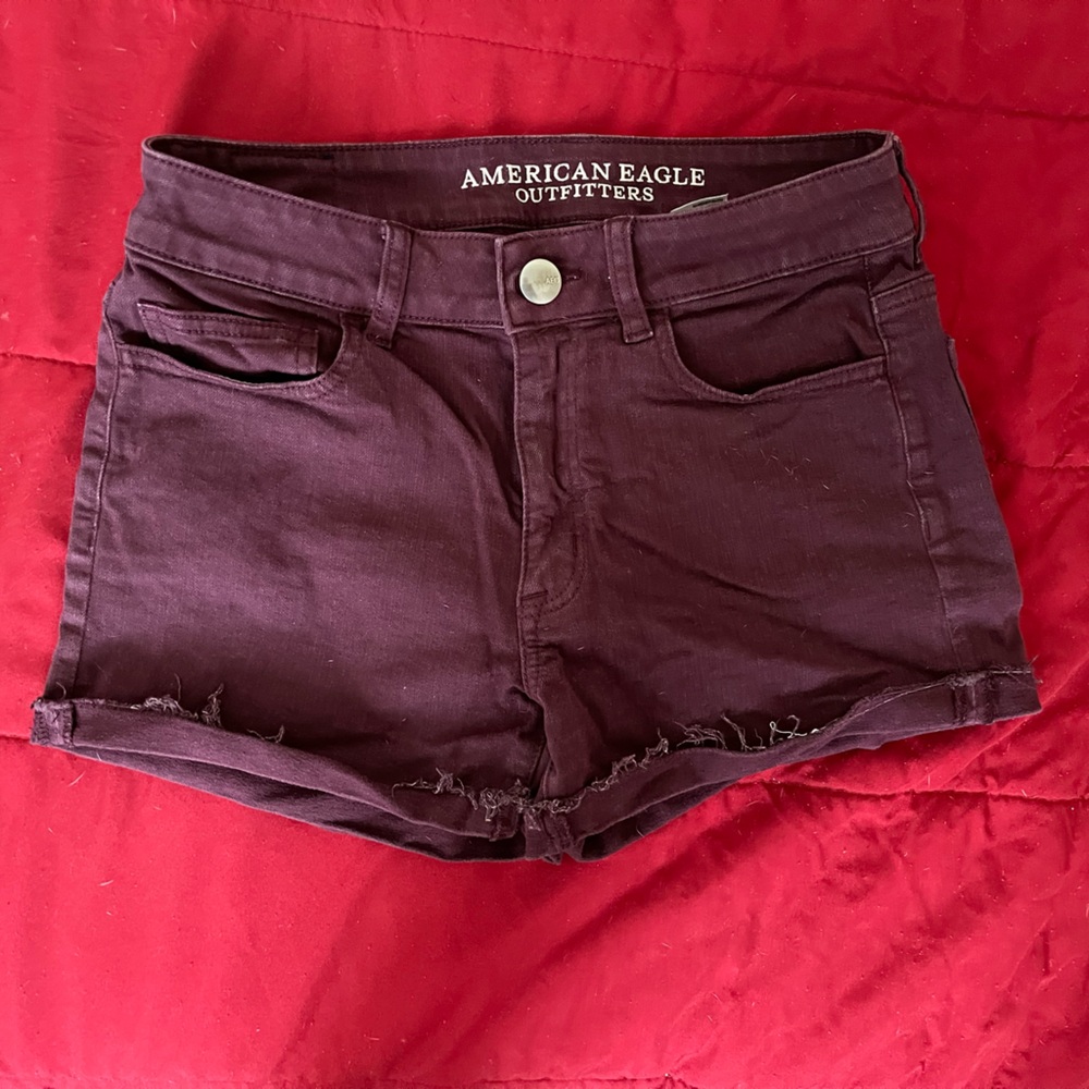 American Eagle, dark red shorts